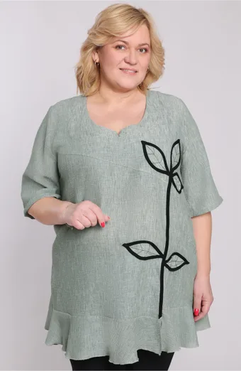 Светлозелена туника с апликация на листа