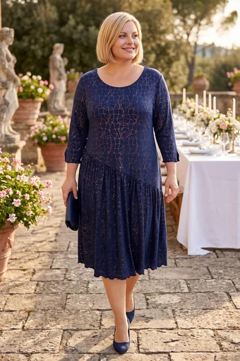 Тъмносиня рокля със златни шарки